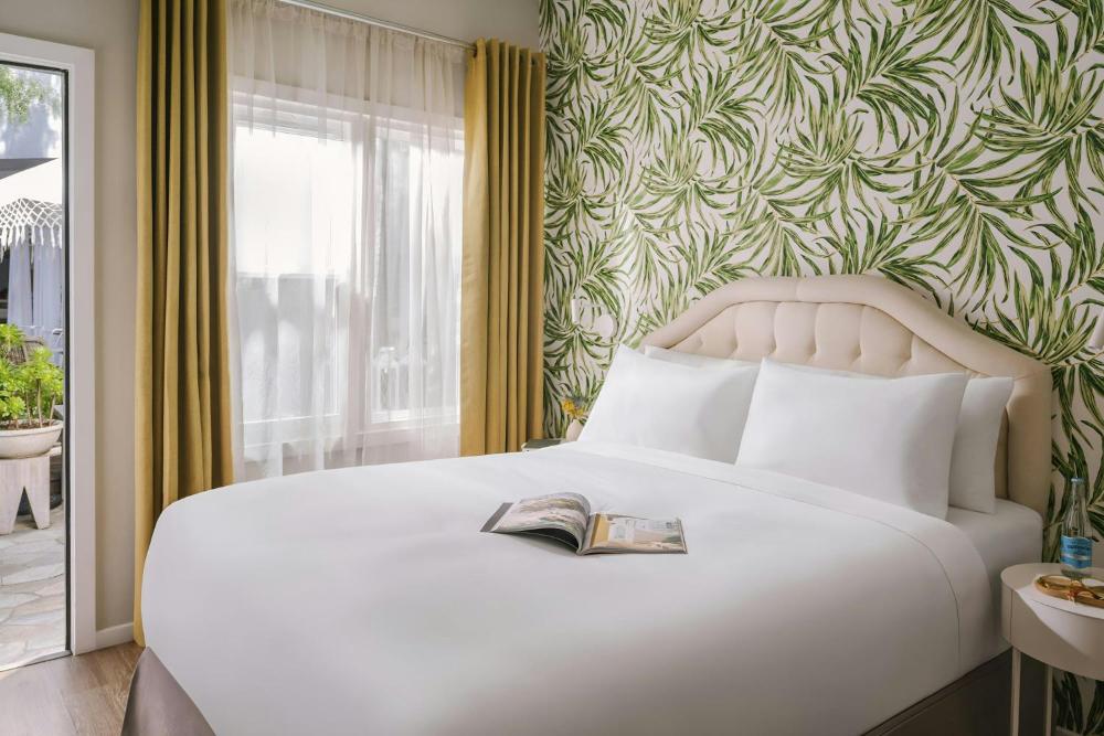 Queen Room interior